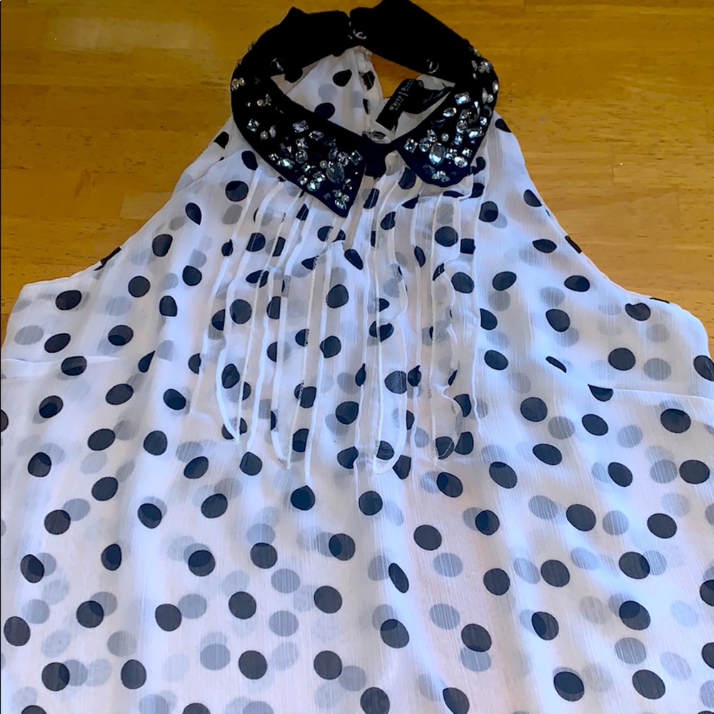 Collared Sleeveless polkadot blouse